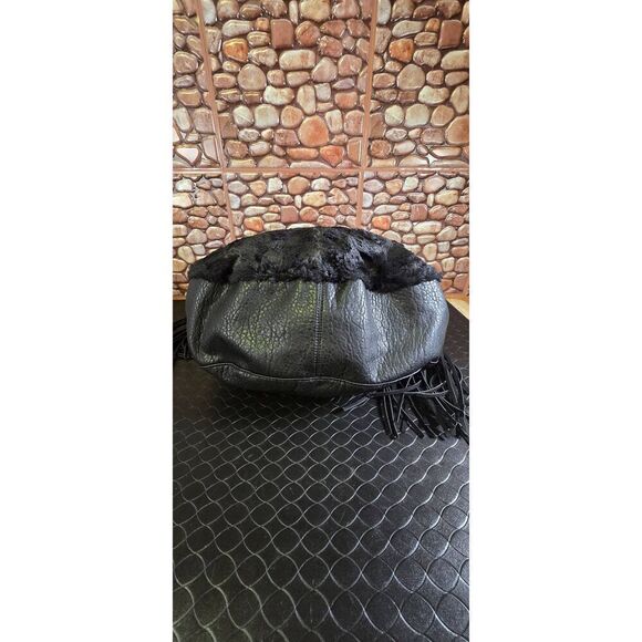 Black Tassel Faux Fur Shoulder bag - Picture 6 of 11